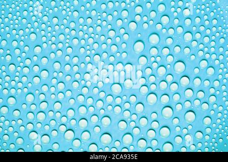 Gocce d'acqua come sfondo texture. Gocce di pioggia sul vetro del finestrino. Foto Stock