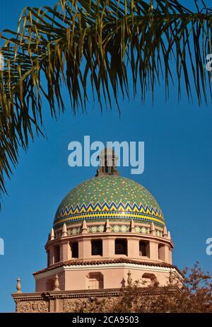 Cupola piastrellata del tribunale della contea di Pima a Tucson, Arizona, Stati Uniti Foto Stock