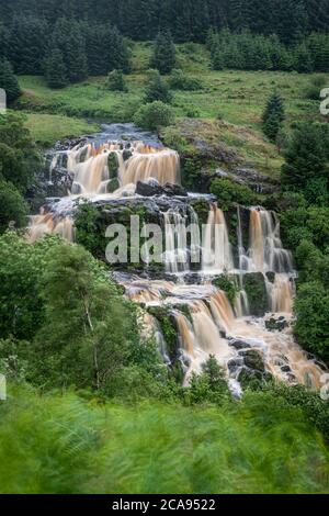 La cascata Loup of Fintry sul fiume Endick, situato a circa tre miglia, villaggio di Fintry, vicino a Stirling, Scozia, Regno Unito Foto Stock