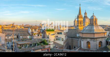 Chiesa di Santa Maria della Pace in primo piano, Sant'Agnese in Agone oltre, Ponte, Roma, Lazio, Italia, Europa Foto Stock