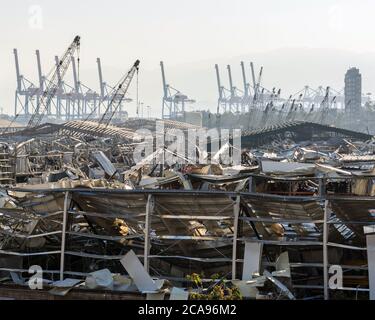 Achrafieh/Beirut, Libano, 5 agosto 2020. Il porto di Beirut è stato completamente distrutto dopo una massiccia esplosione che ha scosso Beirut il 4 agosto, il porto di Beirut. Credit: Joseph Khoury/Alamy Live News Foto Stock