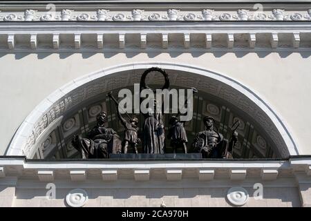 Volgograd, Russia, stazione ferroviaria, scultura in stile antico Foto Stock