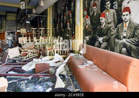 Achrafieh/Beirut, Libano, 5 agosto 2020. I ristoranti distrutti dopo una massiccia esplosione scosso Beirut il 4 agosto nel quartiere di Mar Mikhael. Credit: Joseph Khoury/Alamy Live News Foto Stock