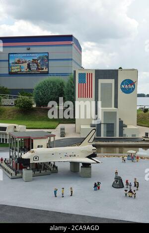 ORLANDO, Florida - 20 GIU 2020- Vista del Kennedy Space Center costruito su mattoni LEGO a Miniland al parco a tema Legoland Florida Resort a Orlando, Foto Stock