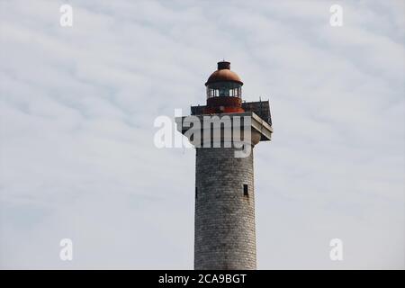 Primo piano di un faro durante il tempo tetro Foto Stock