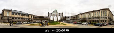 BRUXELLES, BELGIO - 3 GENNAIO 2019: Vista panoramica dell'arco di Trionfo nel Parco del cinquantesimo anniversario a Bruxelles il 3 gennaio 2019. Foto Stock