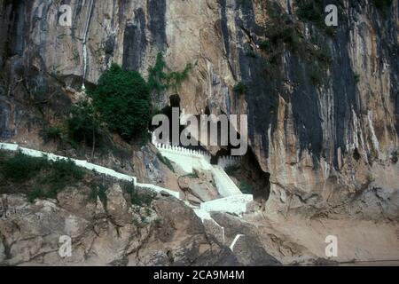 La grotta del Buddha di Pak OU a nord della città di Vientiane in Lao, nel nord di Lao. Lao, Luang Prabang, luglio 1996 Foto Stock