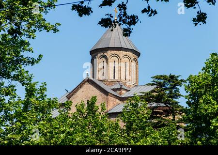 Metekhi tempio o Chiesa della Dormizione della Vergine Maria a Tbilisi, Georgia Foto Stock