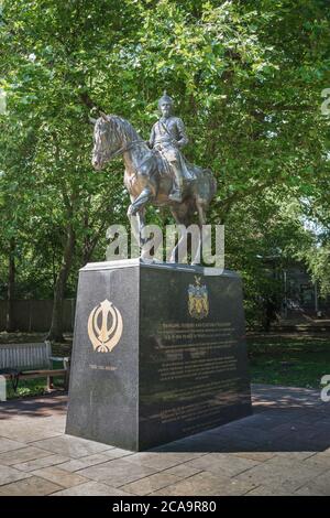 Vista della statua di Maharaja Duleep Singh Memorial statue nel parco Butten Island nel centro di Thetford, Norfolk, Regno Unito Foto Stock