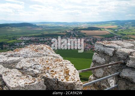 Spišské Podhradie Slovacchia 31 luglio 2020 la città di Spissky hrad, Szepes vára. La torre della fortezza offre una vista a 360 gradi. Foto Stock