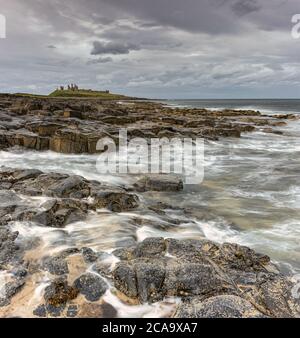 Il castello di Dunstanburgh in Northumberland Foto Stock