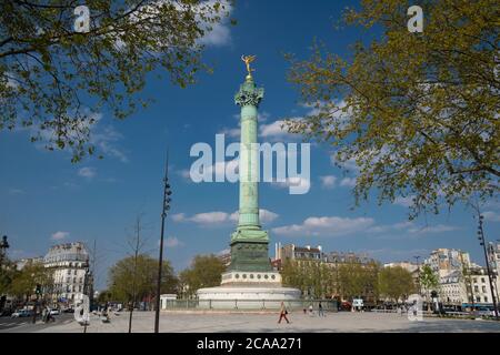 Parigi, la colonna di Jules, monumento alla Rivoluzione francese, in piazza della Bastiglia Foto Stock