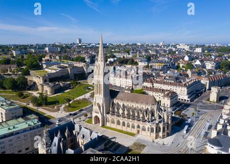 Caen, veduta aerea della Chiesa di Saint Pierre e Castello Foto Stock