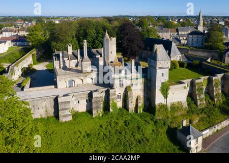 Veduta aerea del castello di Creully in Normandia Foto Stock