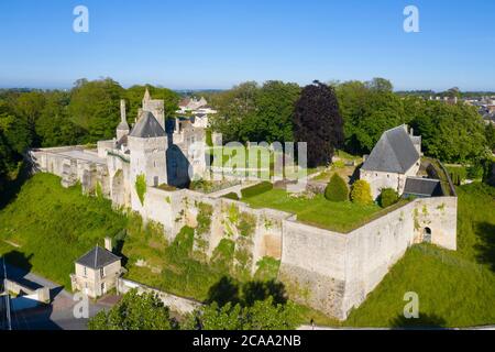 Veduta aerea del castello di Creully in Normandia Foto Stock