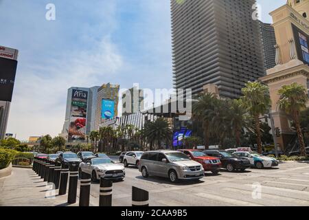 Las Vegas, 2 AGOSTO 2020 - Vista soleggiata del paesaggio urbano della striscia Foto Stock