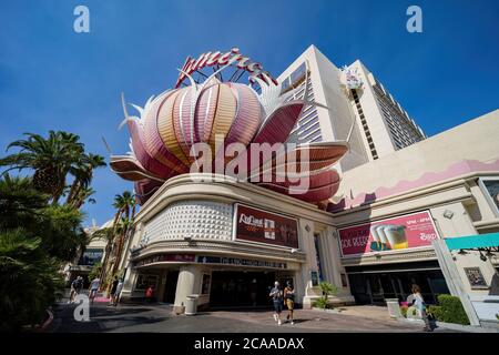 Las Vegas, 2 AGOSTO 2020 - Vista soleggiata del casinò Flamingo Foto Stock