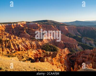 Splendido paesaggio visto da Chessman Ridge che si affaccia sul Cedar Breaks National Monument a Utah, USA Foto Stock