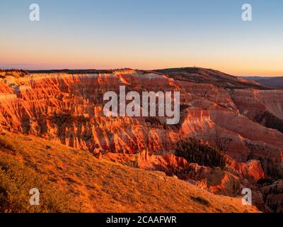 Splendido paesaggio visto da Chessman Ridge che si affaccia sul Cedar Breaks National Monument a Utah, USA Foto Stock