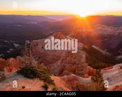 Splendido paesaggio visto da Chessman Ridge che si affaccia sul Cedar Breaks National Monument a Utah, USA Foto Stock