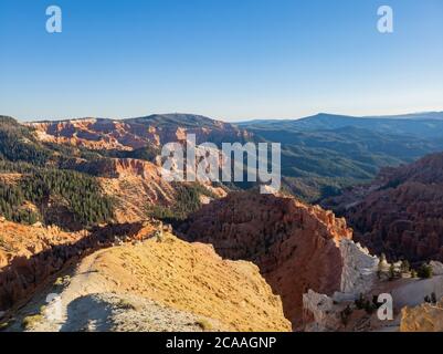 Splendido paesaggio visto da Chessman Ridge che si affaccia sul Cedar Breaks National Monument a Utah, USA Foto Stock