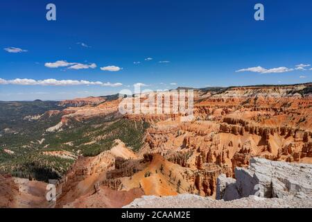 Splendido paesaggio visto dallo Spectra Point of Cedar Breaks National Monument a Utah, USA Foto Stock