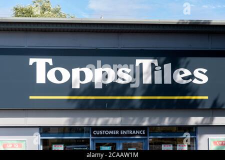Un logo su una filiale di un negozio Topps Tiles a Londra. Foto Stock