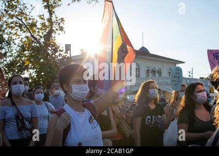Le donne devono organizzare manifestazioni a livello nazionale il giorno in cui l’AKP discute della Convenzione di Istanbul. Le organizzazioni femminili organizzeranno manifestazioni in varie parti Foto Stock