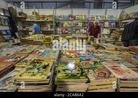 BELGRADO, SERBIA - 25 OTTOBRE 2019: Copertine di fumetti, Zagor e Dylan Dog, in esposizione per la vendita in un negozio di fumetti retrò. ZAGOR e Dylan Dog Foto Stock