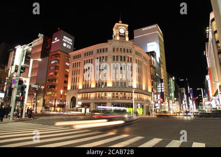 TOKYO, GIAPPONE - 03 Gennaio 2018: Il paesaggio urbano di Tokyo, il distretto di Ginza. La città dei grandi magazzini, negozi di alta qualità. Foto Stock