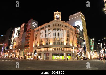 TOKYO, GIAPPONE - 03 Gennaio 2018: Il paesaggio urbano di Tokyo, il distretto di Ginza. La città dei grandi magazzini, negozi di alta qualità. Foto Stock