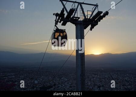 SALTA, ARGENTINA - 01 lug 2020: Vista panoramica della città di salta, punto cableare, prendere il sole, tutta la città, vi panoramica Foto Stock