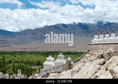 Ladakh, India - splendida vista panoramica dal Monastero di Shey (Palazzo Shey) in Ladakh, Jammu e Kashmir, India. Foto Stock