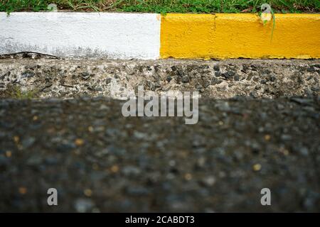 Cordolo e grondaia di cemento in thailandia Foto Stock