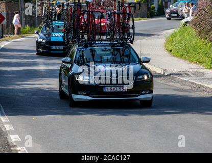 Cracovia, Polonia - 4 agosto 2018: Veicolo a squadre sul percorso della gara ciclistica Tour de Poologne. TDP fa parte del prestigioso UCI World Foto Stock