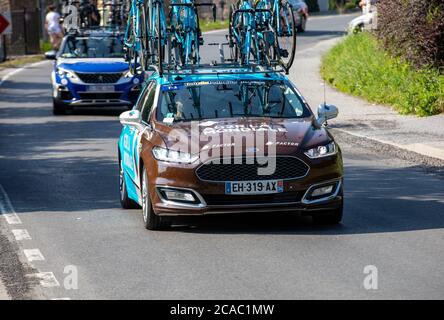 Cracovia, Polonia - 4 agosto 2018: Veicolo a squadre sul percorso della gara ciclistica Tour de Poologne. TDP fa parte del prestigioso UCI World Foto Stock