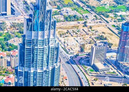 DUBAI, Emirati Arabi Uniti - 3 MARZO 2020: La magnifica forma della torre Address Boulevard Dubai, uno degli hotel e residence più lussuosi della città, il prossimo marzo Foto Stock