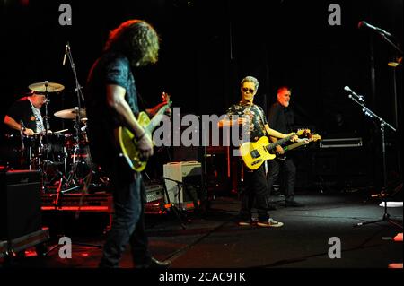 Circuito di Winton, Victoria. 25 marzo 2017. Nella foto: Mark Gable, voce e chitarra si esibisce dal vivo sul palco con la band hard rock australiana The Choi Foto Stock