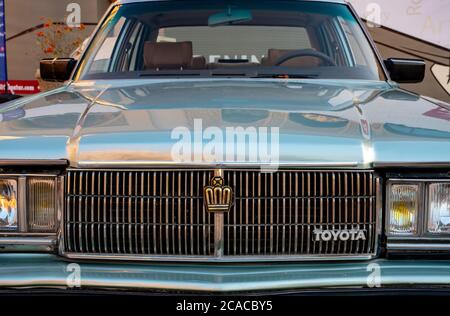 Doha, Qatar: 4 Marzo 2020:1983 toyota Crown auto classica Foto Stock