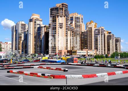 Pista go-cart. Vista della città. San Pietroburgo. Russia. Luglio 26 2020 Foto Stock