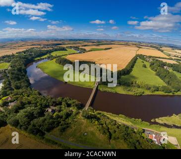 L'Union Chain Bridge che guarda dall'Inghilterra sul fiume Tweed in Scozia Foto Stock