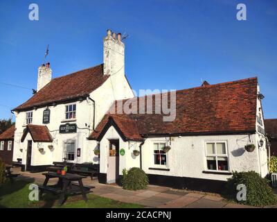 Hatfield, Regno Unito, 17 gennaio 2017 : il Woodman Inn fuori dal centro della città è una tradizionale casa pubblica britannica che serve alcolici e un it quintessential Foto Stock