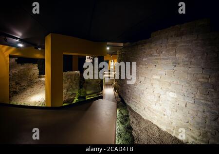 ALBA, ITALIA - 1 MARZO 2018: Alba sotterranea (Alba sotterranea), sito archeologico di Alba (Italia), antica roma e media età, il 1 marzo 2018. Foto Stock