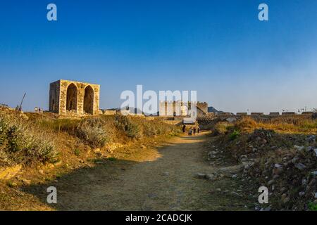 All'interno del sito archeologico del Castello di Methoni. Costruito dai Veneziani agli inizi del XIII secolo, è il più grande e grande del Mediterraneo Foto Stock