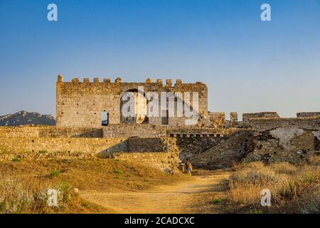 All'interno del sito archeologico del Castello di Methoni. Costruito dai Veneziani agli inizi del XIII secolo, è il più grande e grande del Mediterraneo Foto Stock