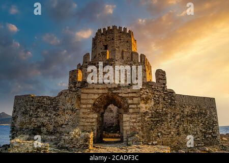 All'interno del sito archeologico del Castello di Methoni. Costruito dai Veneziani agli inizi del XIII secolo, è il più grande e grande del Mediterraneo Foto Stock