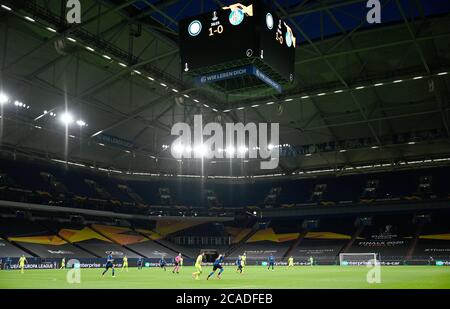 Gelsenkirchen, Germania. 05 agosto 2020. Calcio: Europa League, Inter Milan - FC Getafe, round di knockout, round di sedici all'Arena AufSchalke. Panoramica del passo con i supporti vuoti sullo sfondo. Credit: Bernd Thissen/dpa/Alamy Live News Foto Stock