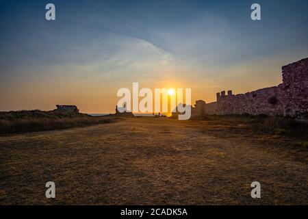 All'interno del sito archeologico del Castello di Methoni. Costruito dai Veneziani agli inizi del XIII secolo, è il più grande e grande del Mediterraneo Foto Stock