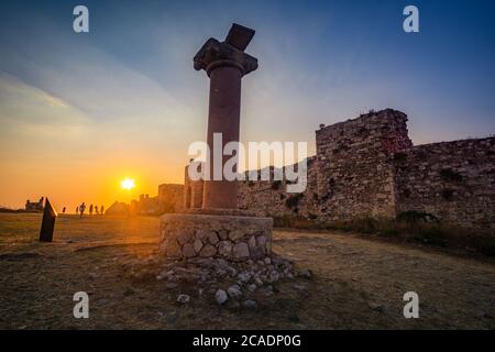 All'interno del sito archeologico del Castello di Methoni. Costruito dai Veneziani agli inizi del XIII secolo, è il più grande e grande del Mediterraneo Foto Stock