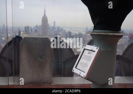 New York, NY, Stati Uniti. 6 agosto 2020. La piattaforma di osservazione Top of the Rock in presenza della piattaforma di osservazione Top of the Rock riapre al pubblico, 30 Rockefeller Plaza, New York, NY 6 agosto 2020. Credit: Eli Winston/Everett Collection/Alamy Live News Foto Stock